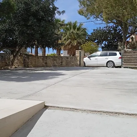 Epavlis Luxury Ground Floor Apartmán