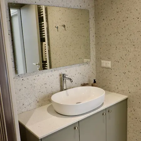 Epavlis Luxury Ground Floor
