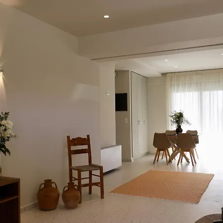 Epavlis Luxury Ground Floor Apartmán Kamilárion